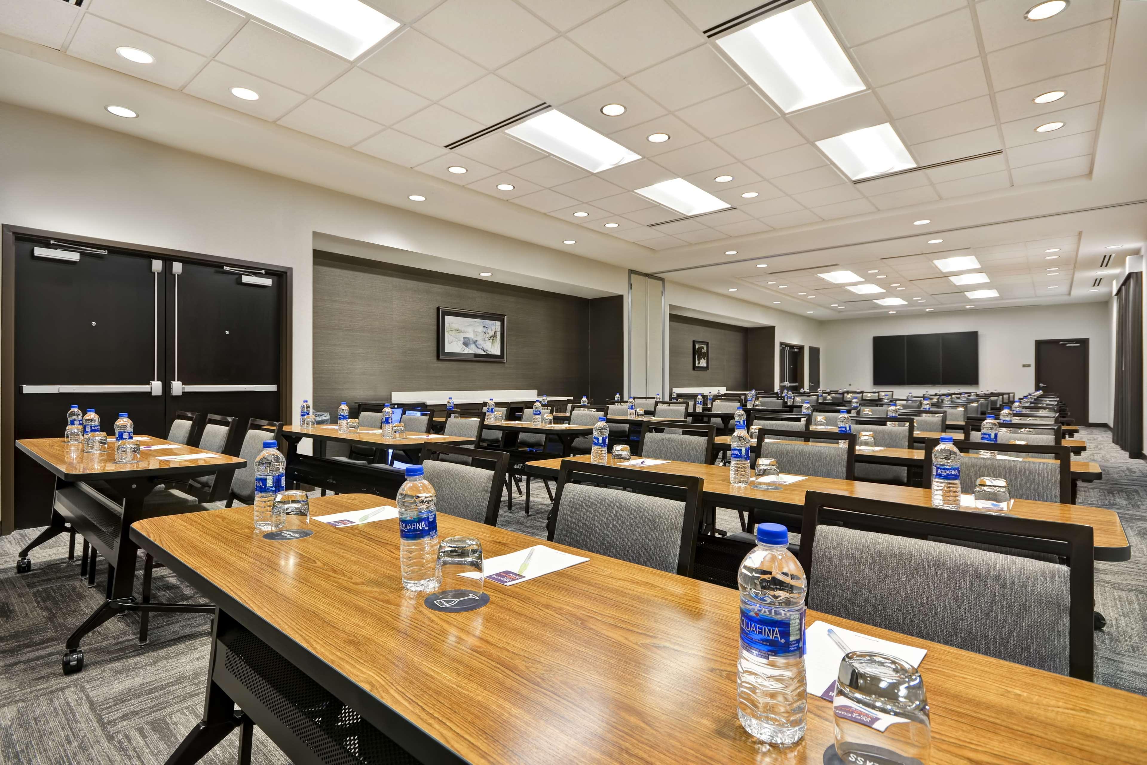 Hyatt Place Фресно Экстерьер фото