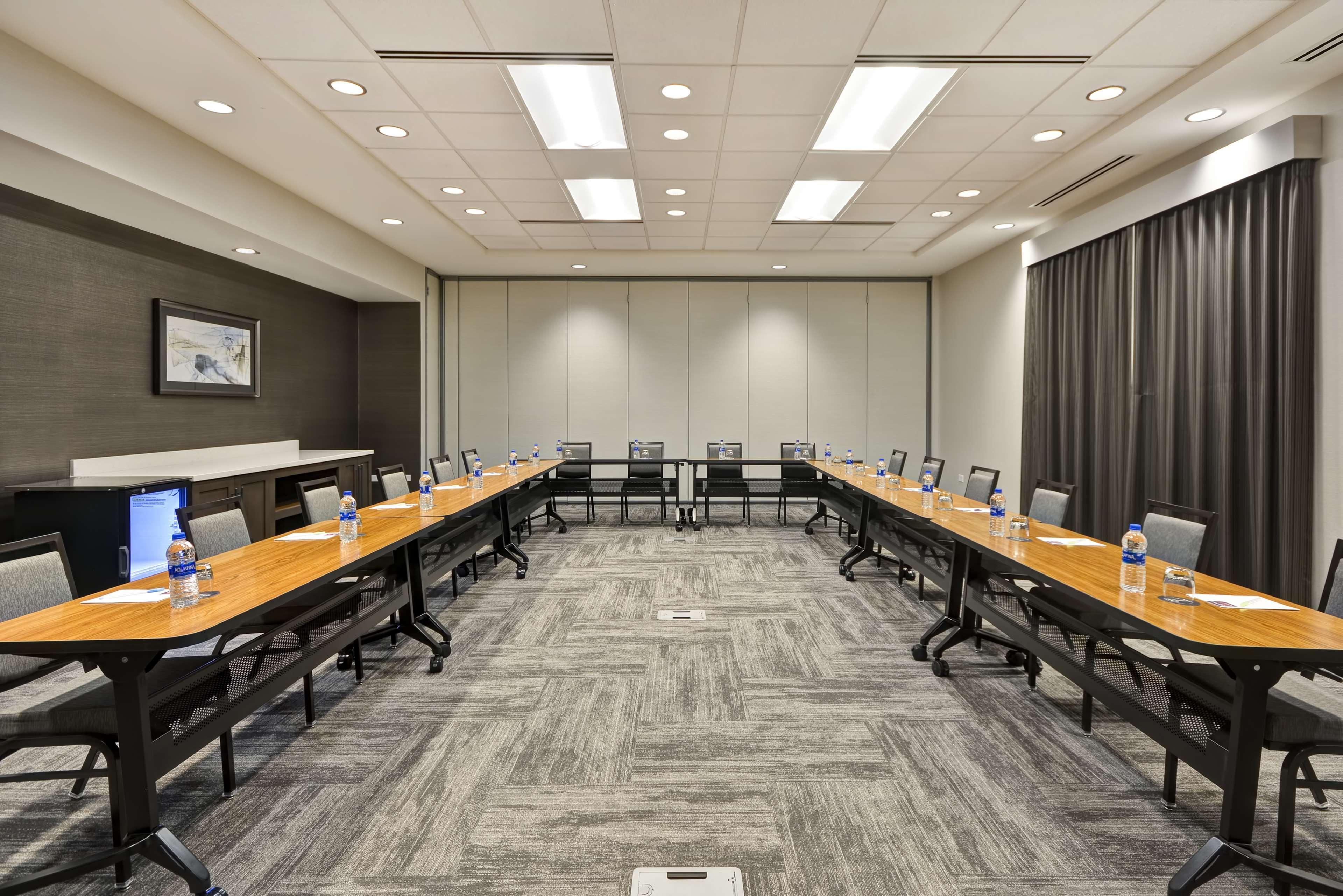 Hyatt Place Фресно Экстерьер фото