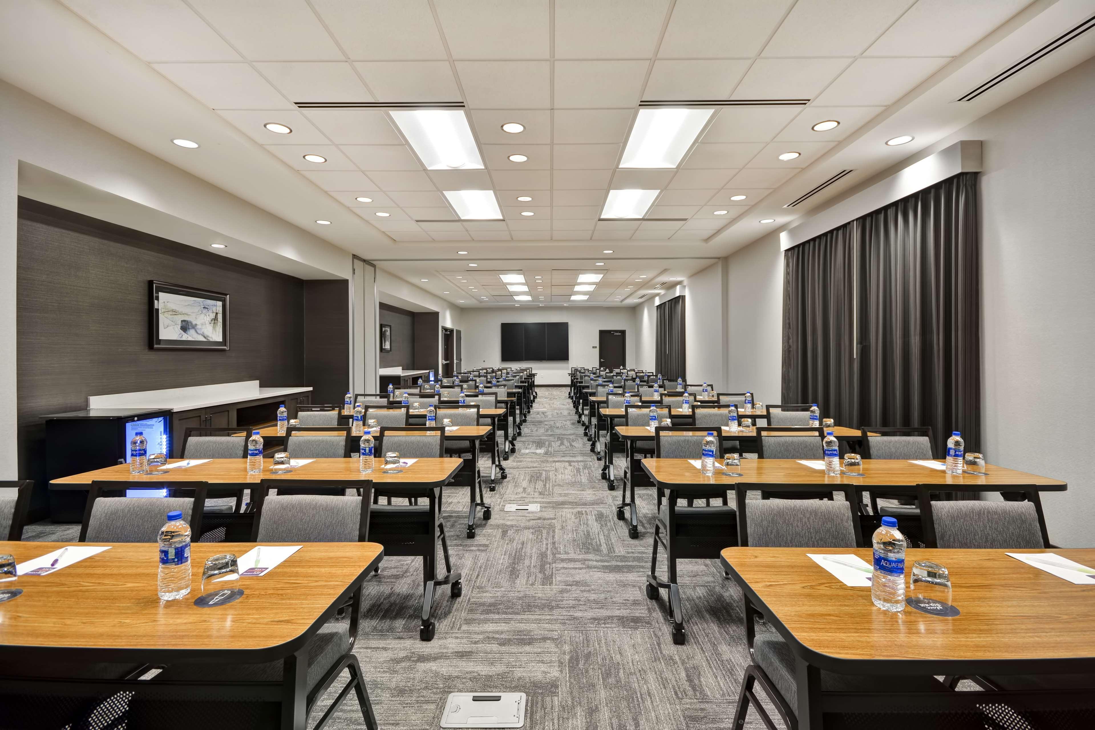 Hyatt Place Фресно Экстерьер фото